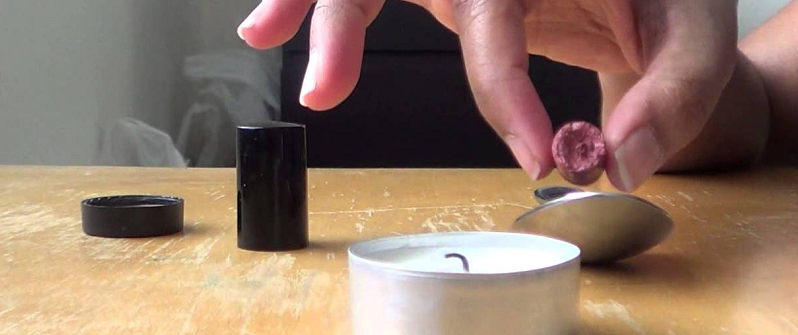repairing broken lipstick